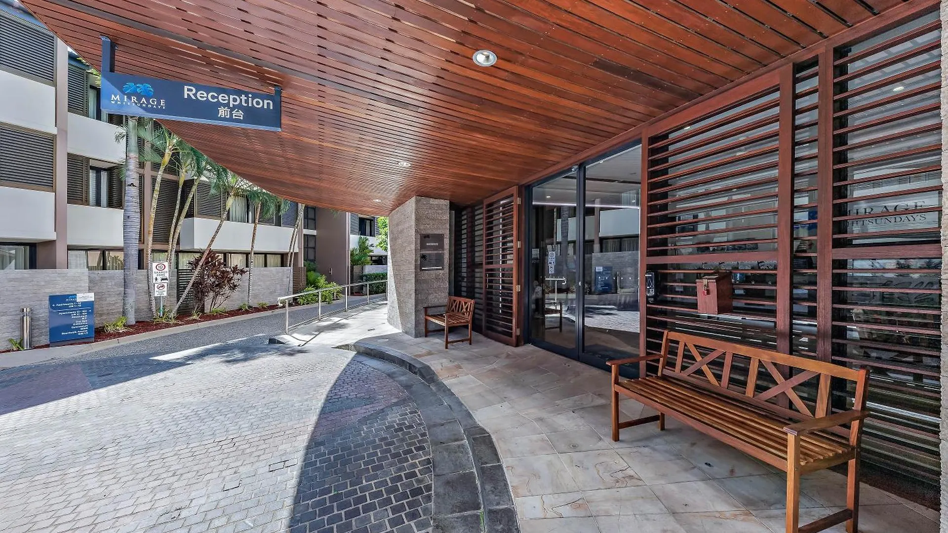 ****  Aparthotel Mirage Whitsundays Airlie Beach Australia